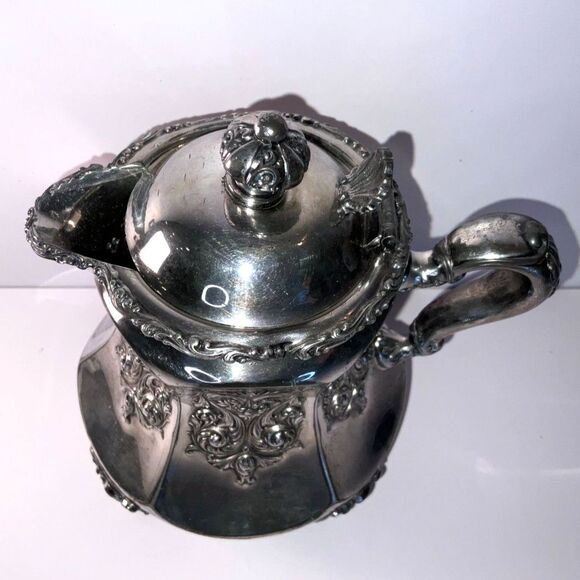 Absolutely stunning vintage small ornate silverplated tea pot; Meriden Silver Co - Picture 4 of 7